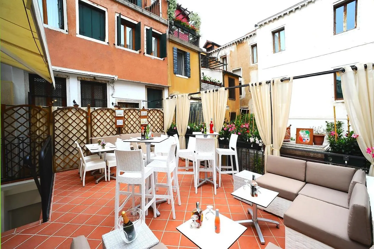 Hotel Fontana Venice 3*,  Italy