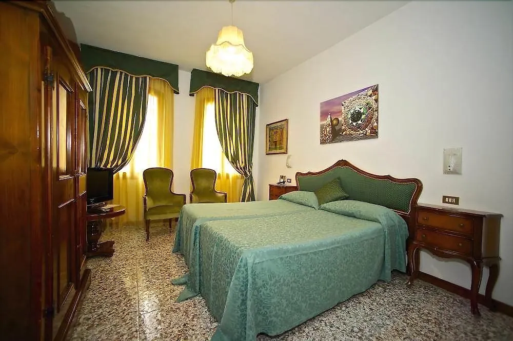***  Hotel Fontana Venice Italy