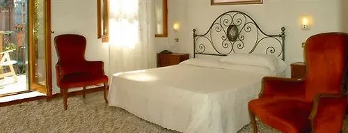 Hotel Fontana Venice 3*,