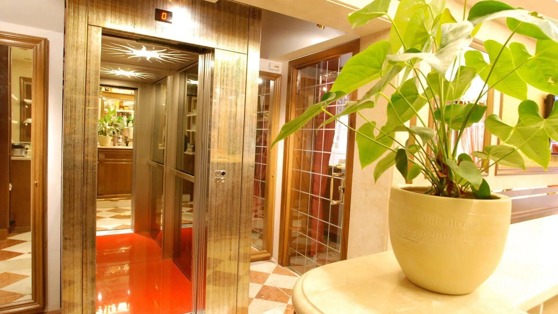 Hotel Fontana Venice 3*,