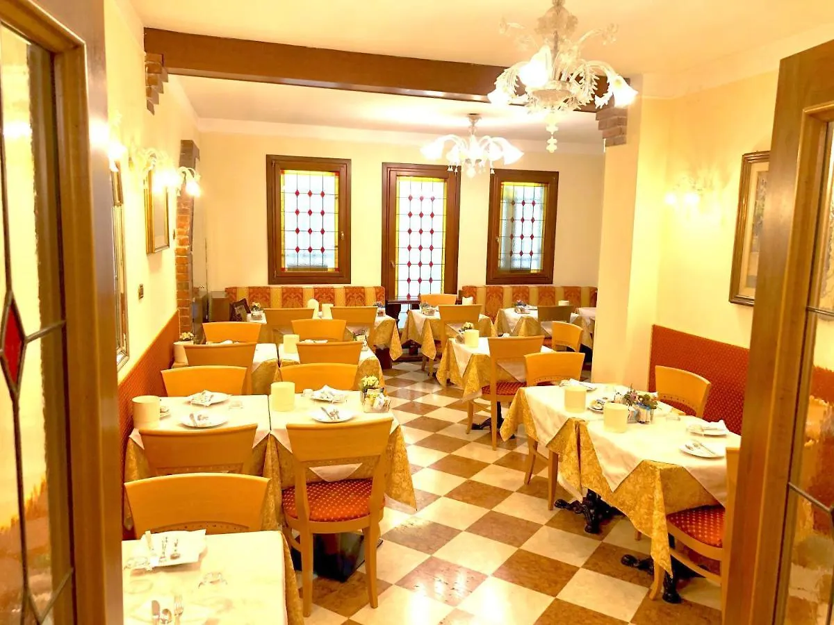 Hotel Fontana Venedig 3*,  Italien
