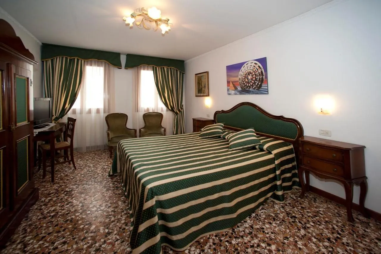 Hotel Fontana Venedig 3*,
