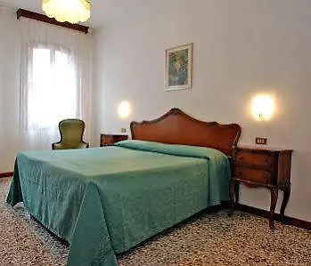 Hotel Fontana Venedig 3*,